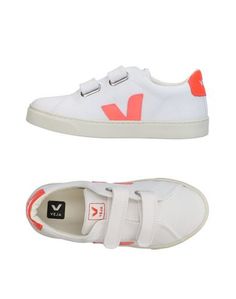 Низкие кеды и кроссовки Veja