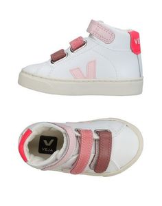 Низкие кеды и кроссовки Veja