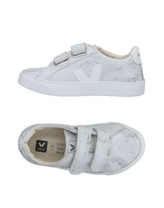 Низкие кеды и кроссовки Veja