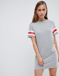 Платье-футболка с полосками на рукавах PrettyLittleThing - Серый