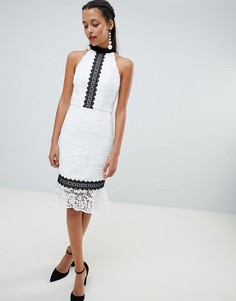 Кружевное платье-футляр с оборкой Chi Chi London - Белый