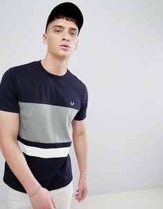 Темно-синяя футболка в стиле колор блок Fred Perry - Темно-синий