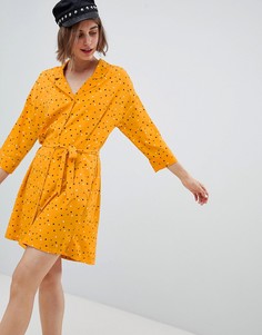 Желтое платье-рубашка мини в горошек Monki - Оранжевый