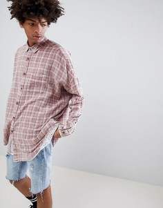 Выбеленная удлиненная oversize-рубашка в клетку с заниженной линией плеч ASOS DESIGN - Розовый