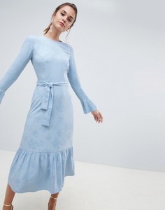 Жаккардовое платье макси с поясом ASOS DESIGN - Синий