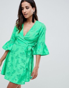Жаккардовое платье мини с запахом и рукавами клеш ASOS DESIGN - Зеленый