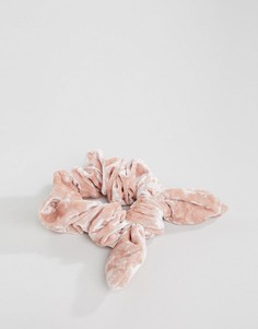 Розовая бархатная резинка для волос с узелком ASOS DESIGN - Розовый