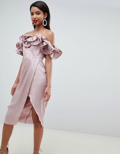Атласное платье-футляр с лифом-бандо и оборкой ASOS DESIGN - Розовый
