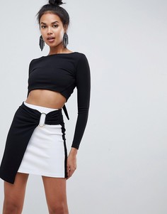 Мини-юбка колор блок с запахом и золотистой пряжкой ASOS DESIGN - Мульти