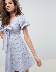 Платье мини молодежного стиля с вышивкой ришелье ASOS DESIGN - Синий