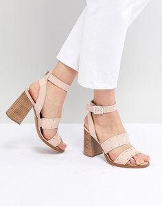 Кожаные сандалии с заклепками ASOS TESSIE - Бежевый