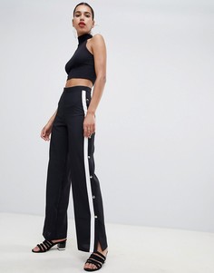 Брюки с контрастной полосой и кнопками PrettyLittleThing - Черный