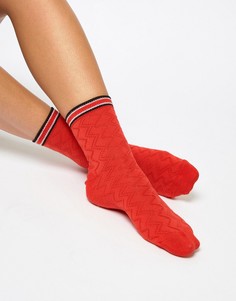 Красные носки с полосками ASOS DESIGN - Красный
