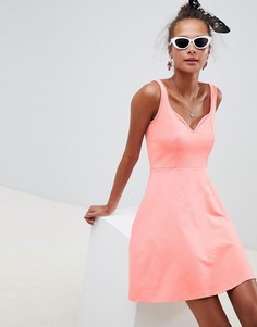 Короткое приталенное платье мини с вырезом сердечком ASOS DESIGN - Розовый