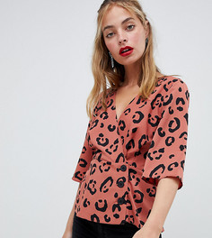 Топ с запахом, пуговицами и звериным принтом ASOS DESIGN Petite - Мульти