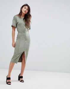 Платье-футляр из искусственной замши с V-образным вырезом ASOS DESIGN - Зеленый
