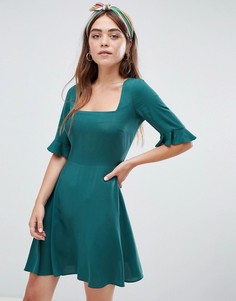 Короткое приталенное платье с квадратным вырезом ASOS DESIGN - Зеленый
