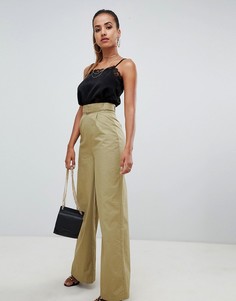 Зеленые брюки с широкими штанинами и ремнем на талии PrettyLittleThing - Зеленый