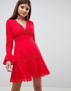 Ажурное платье мини с рукавами клеш ASOS DESIGN - Красный