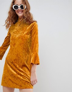 Бархатное платье с расклешенными рукавами Monki - Оранжевый
