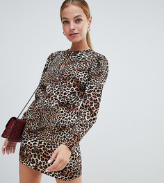 Короткое приталенное платье с высоким воротом и леопардовым принтом Fashion Union petite - Мульти