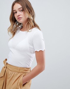 Белая футболка в рубчик с оборками Monki - Белый