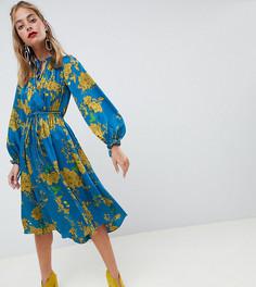 Синее платье миди с цветочным принтом, запахом и завязкой River Island Petite - Синий