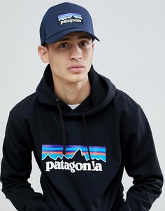Patagonia P-6 Logo Trucker Hat in Navy - Темно-синий