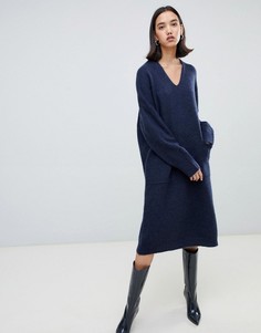Платье-джемпер с V-образным вырезом Selected Femme - Темно-синий