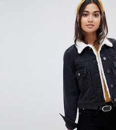 Выбеленная черная джинсовая куртка с воротником из искусственного меха ASOS DESIGN Petite - Черный