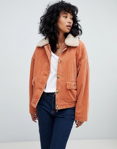 Красно-бурая вельветовая куртка с воротником из искусственного меха Pull&bear - Красный