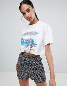 Укороченная футболка с принтом PrettyLittleThing Nevada - Белый