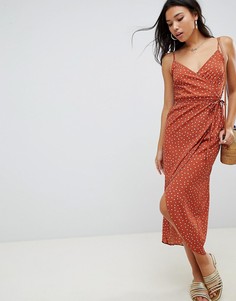 Платье макси в горошек на бретельках и с запахом ASOS DESIGN - Мульти