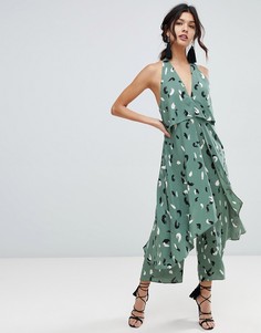 Ярусный комбинезон из ткани под лен с принтом в виде мазков кисти ASOS DESIGN - Мульти