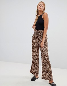 Широкие брюки с леопардовым принтом и сборками на талии QED London - Коричневый