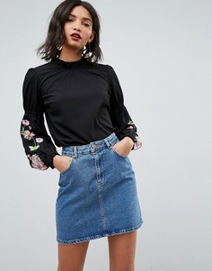 Топ с вышивкой на рукавах ASOS - Черный