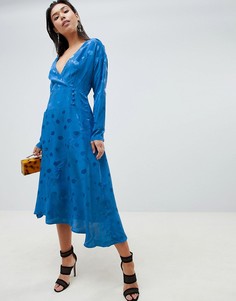 Жаккардовое платье макси с запахом и длинными рукавами ASOS DESIGN - Синий