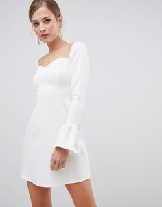 Платье мини с рукавами клеш и вырезом сердечком ASOS DESIGN - Кремовый