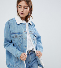 Синяя джинсовая куртка с воротником борг ASOS DESIGN Petite - Синий