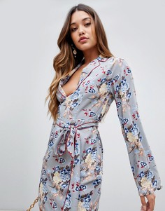 Платье-рубашка с цветочным принтом и завязкой на талии PrettyLittleThing - Синий