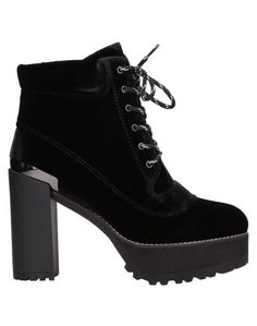 Полусапоги и высокие ботинки Stuart Weitzman