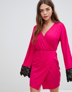 Платье с запахом и кружевными рукавами Girls on Film - Розовый