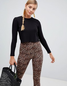 Черный короткий лонгслив в рубчик Monki - Черный