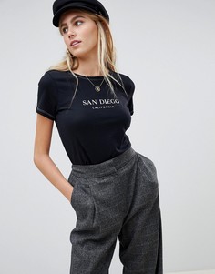 Футболка с контрастной отделкой и логотипом New Look - Черный