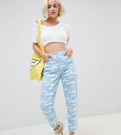 Джинсы в винтажном стиле с принтом The Simpsons x ASOS DESIGN - Синий