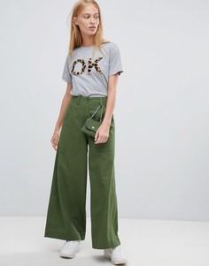 Широкие брюки цвета хаки со съемной сумкой ASOS DESIGN - Зеленый