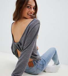 Выбеленный черный свитшот с перекрученной отделкой на спине ASOS DESIGN Petite - Черный