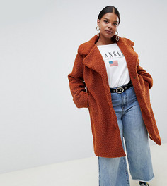 Коричневое пальто из искусственного меха Boohoo Plus - Коричневый