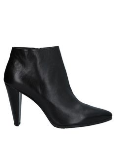 Полусапоги и высокие ботинки Stuart Weitzman