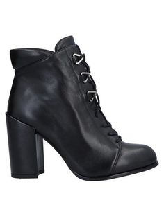Полусапоги и высокие ботинки Stuart Weitzman